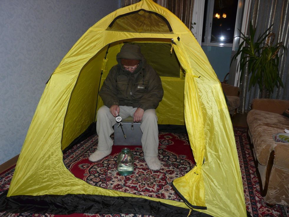 Ловля в палатке. Палатка для рыбалки. Палатка рыбака. Самодельная палатка. Смешная палатка.