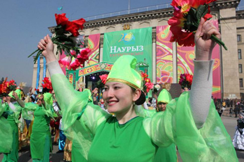 Праздник на площади Республики Алматы. Концепция проведения Наурыза. Наурыз идет песня
