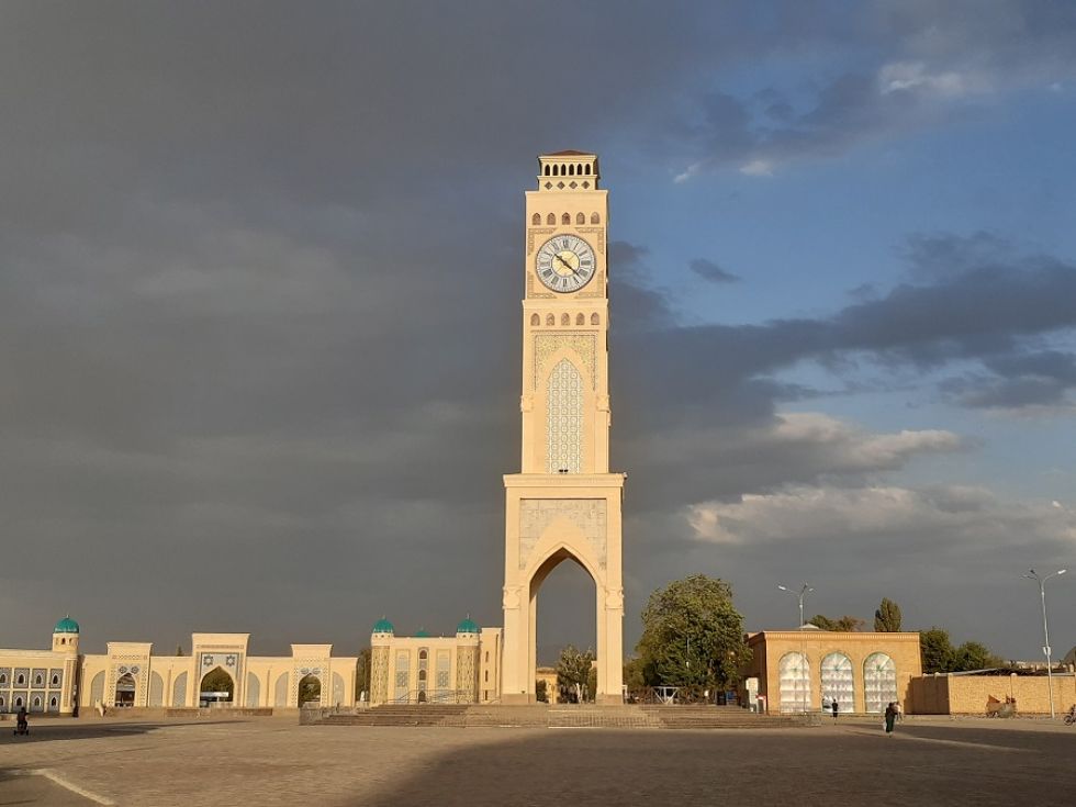 Часы таразе. Тараз город в Казахстане. Часы в Казахстане на башне. Тараз часы городские. Тараз Казахстан фото.