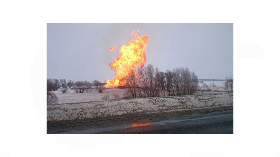 Взрыв газопровода белоярский. Взрыв газопровода в Оренбургской области. Оренбург взрыв на газопроводе.