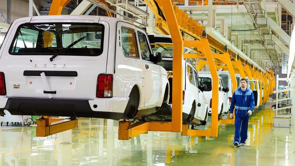 Жағажайдағы ең әдемі секс Әйелдер жалаңаш жүреді