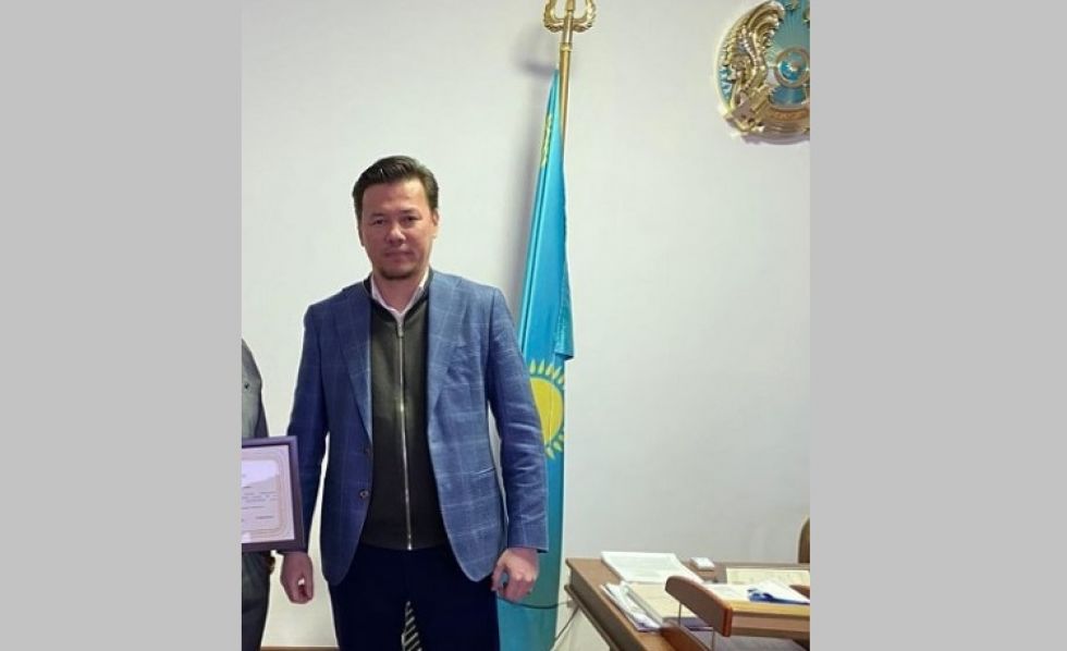 Кішкентай әпкеммен жыныстық қатынас Жігіт кешірім сұрап жалайды