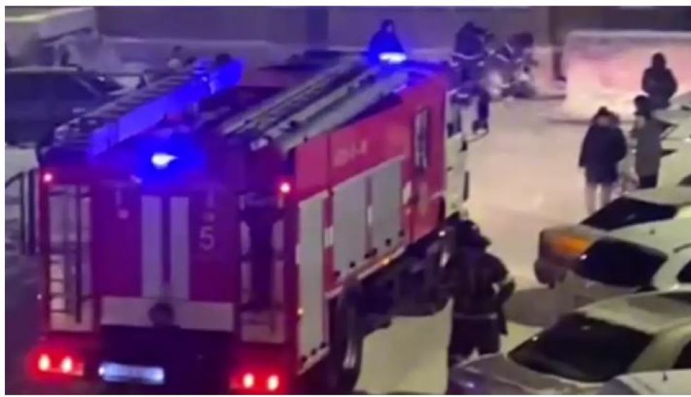 Жилая многоэтажка загорелась в Караганде | Аналитический Интернет-портал