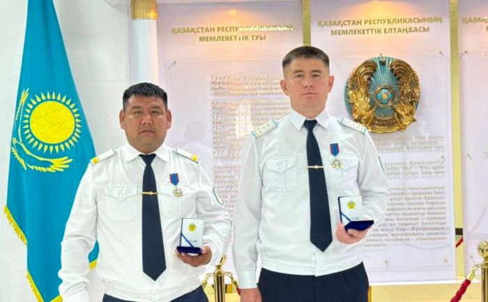 Полицейские награждены за мужество при задержании подозреваемого в разбойном нападении