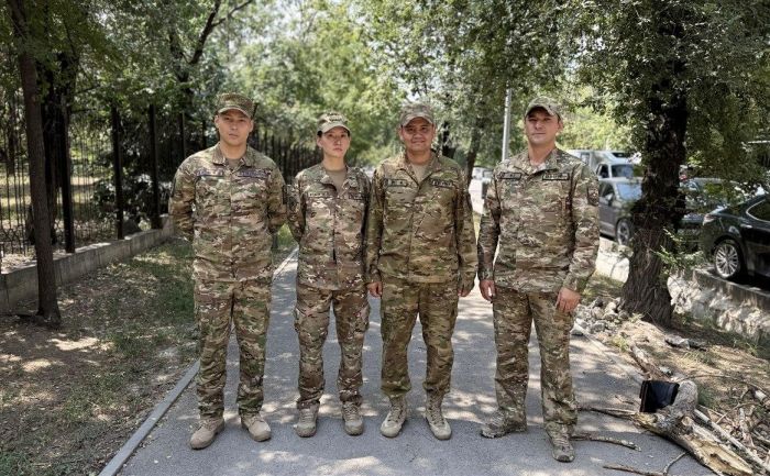 Не по приказу, а по совести: военнослужащие спасли ребенка от нападения в Алматы
