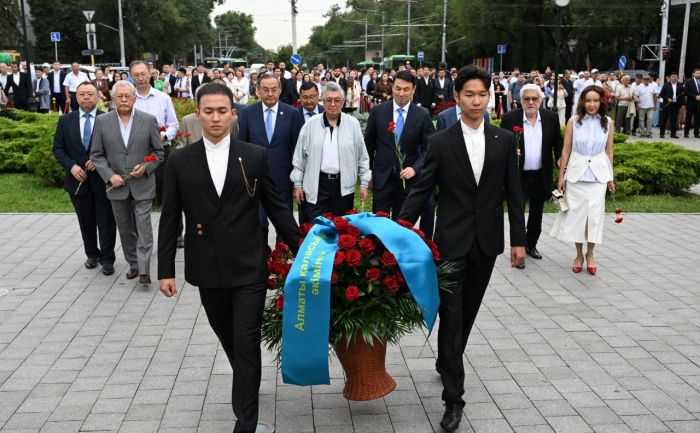 В Алматы почтили память Абая