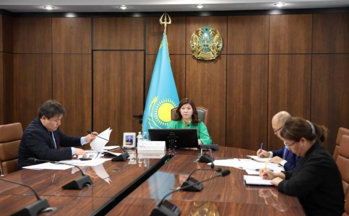 Жұлдыз Сүлейменова провела совещание по подготовке школ к новому учебному году