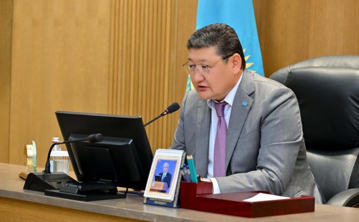 Хватит ломать дороги: аким области распорядился усилить надзор за большегрузами