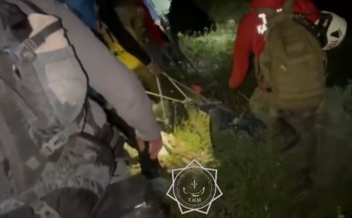 Спасатели МЧС нашли мужчину, заблудившегося в горах