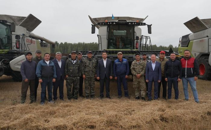 Айдарбек Сапаров проинспектировал ход уборочной кампании