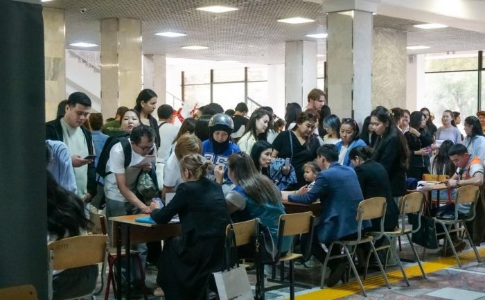 Более 500 рабочих мест предложили работодатели на ярмарке вакансий в Астане