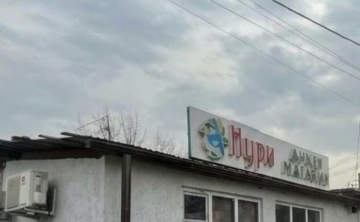 Снос на Розыбакиева: в Алматы убрали незаконный магазин‑шиномонтаж