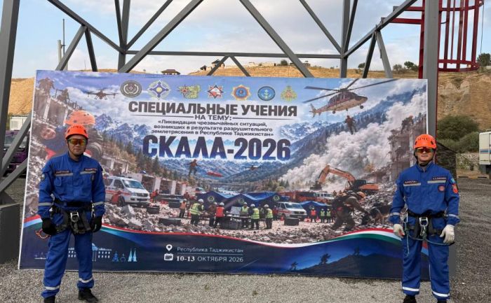 Казахстанские спасатели в Таджикистане отрабатывают эвакуацию после землетрясения