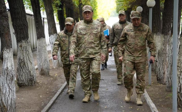 Молодые гвардейцы и условия службы: инспекция в воинской части 5511