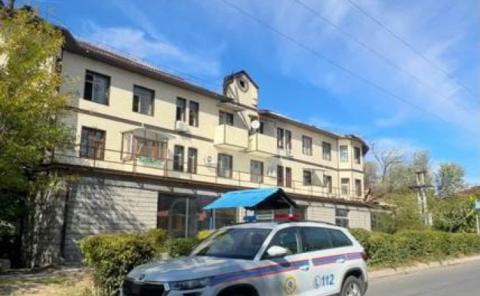 Пожар на крыше, эвакуация за минуты: в Кентау подсчитывают ущерб и помогают жильцам