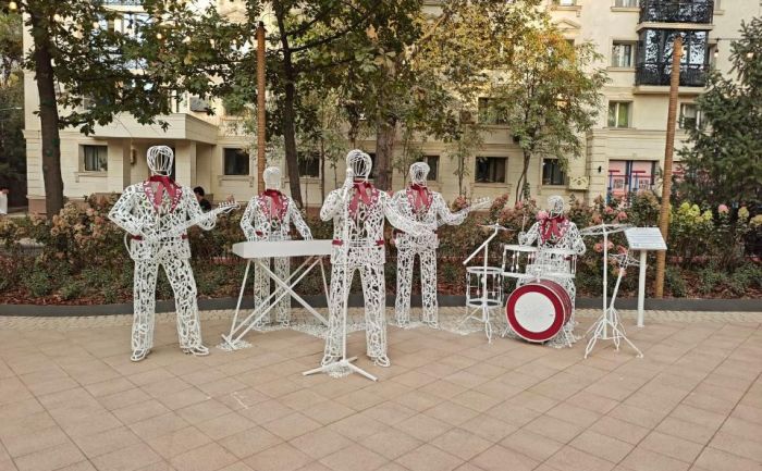 В Алматы откроют арт-инсталляцию в честь легендарной группы Дос-Мұқасан