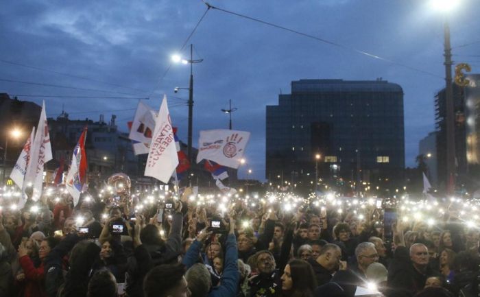 Около 150 тысяч человек вышли на предвыборный митинг студентов в Белграде