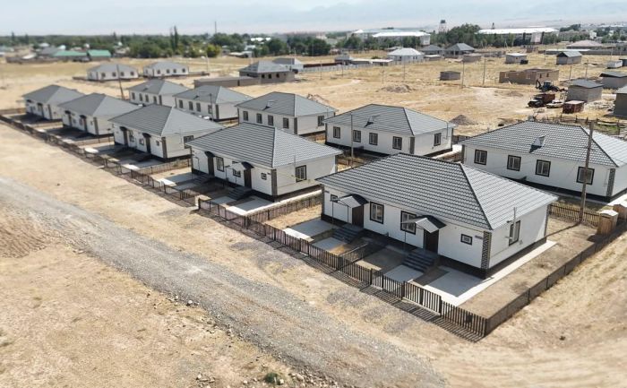 Очередникам в районе Турара Рыскулова вручили квартиры