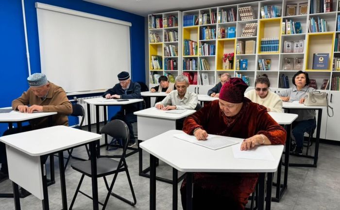 В столичной библиотеке прошел творческий конкурс для людей с нарушением зрения