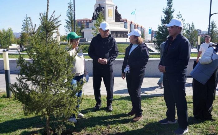 В Усть-Каменогорске высадили 250 деревьев в рамках экологической акции