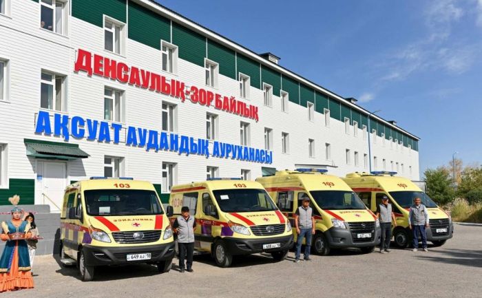 Новые санитарные автомобили передали Аксуатской районной больнице